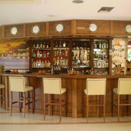 Damia Hotel Apts Сидари Екстериор снимка