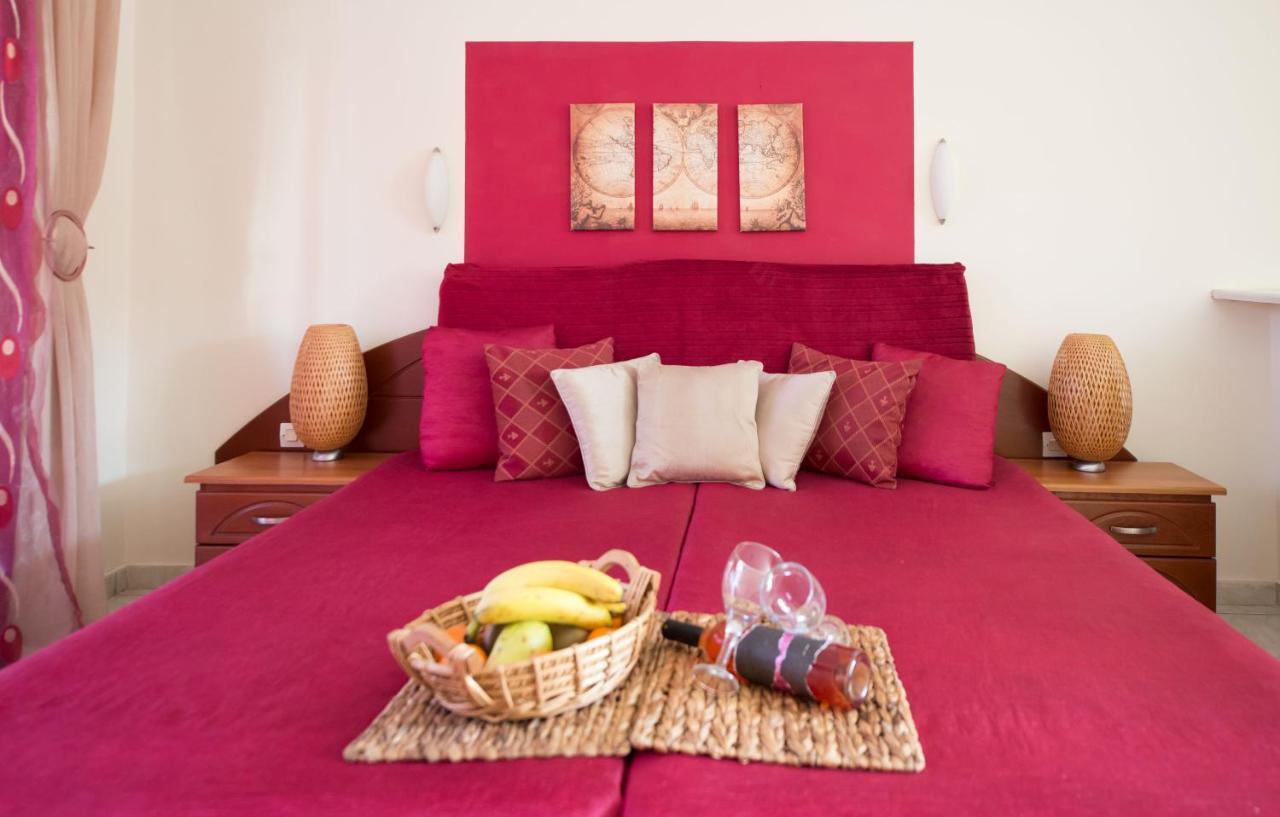 Damia Hotel Apts Сидари Екстериор снимка