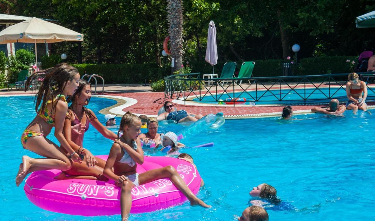Damia Hotel Apts Сидари Екстериор снимка