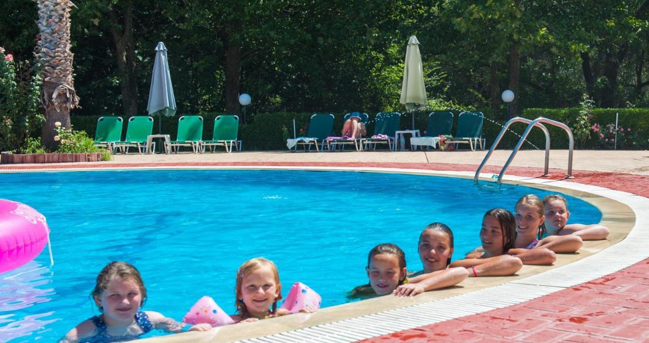Damia Hotel Apts Сидари Екстериор снимка