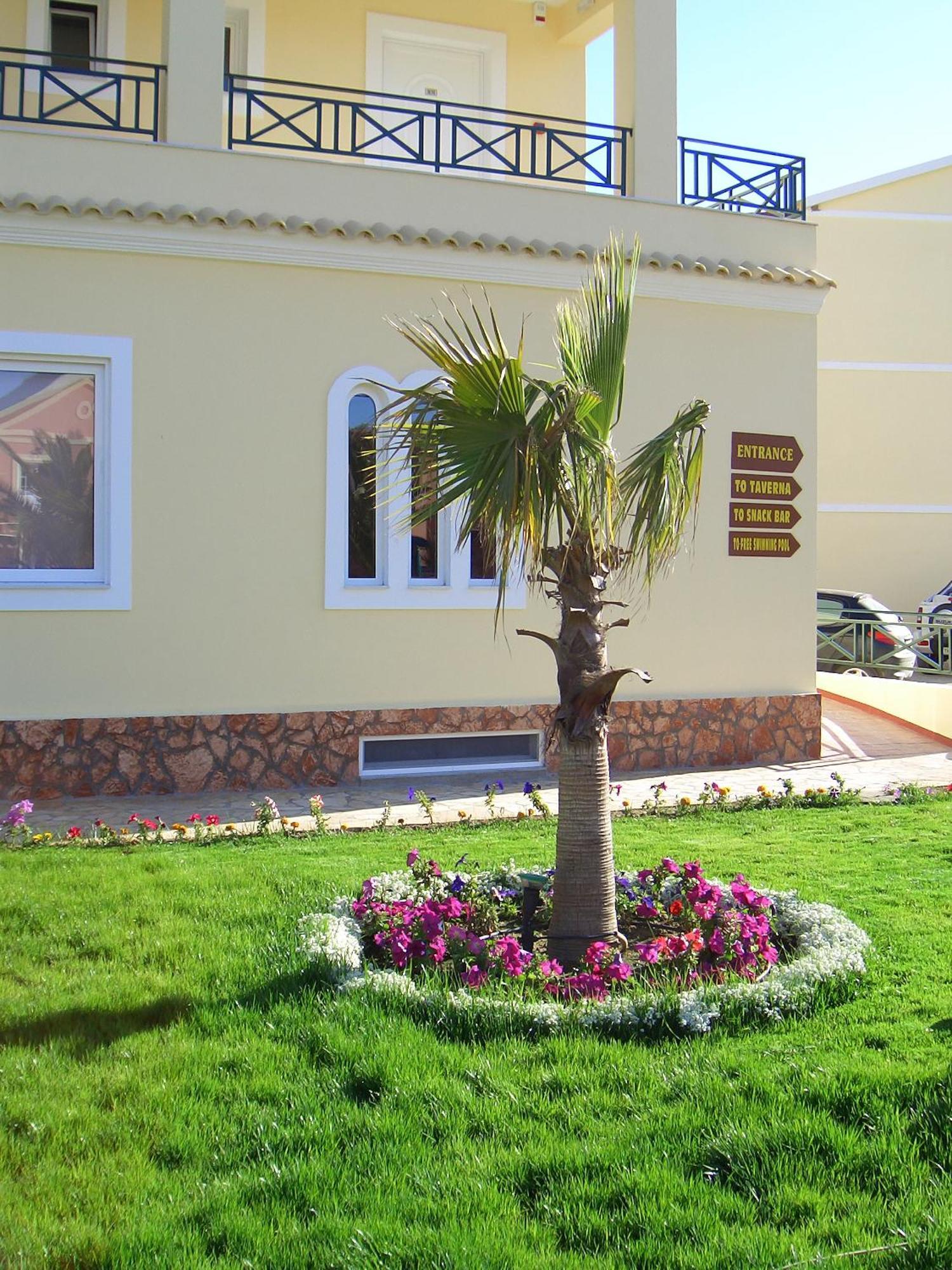 Damia Hotel Apts Сидари Екстериор снимка