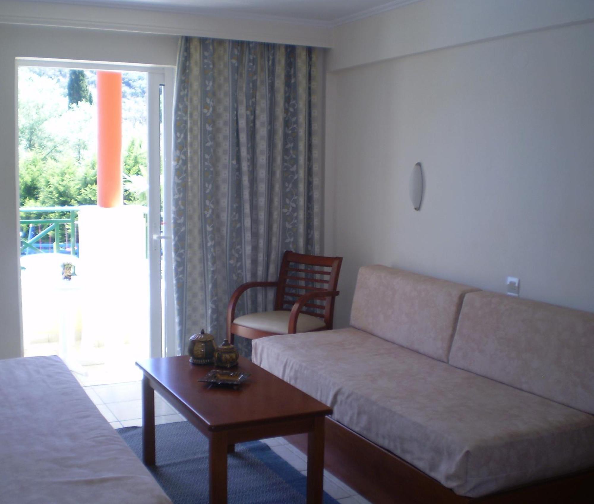 Damia Hotel Apts Сидари Екстериор снимка
