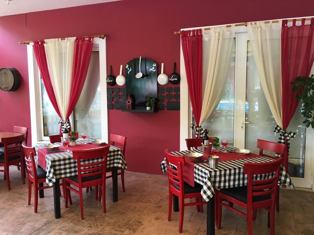 Damia Hotel Apts Сидари Екстериор снимка
